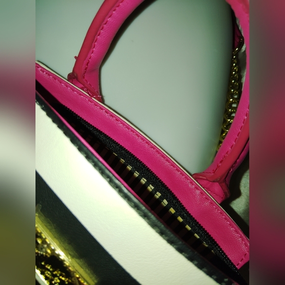Super cute Betsey Johnson polka dot striped crossbody purse with embellishments - Picture 13 of 14